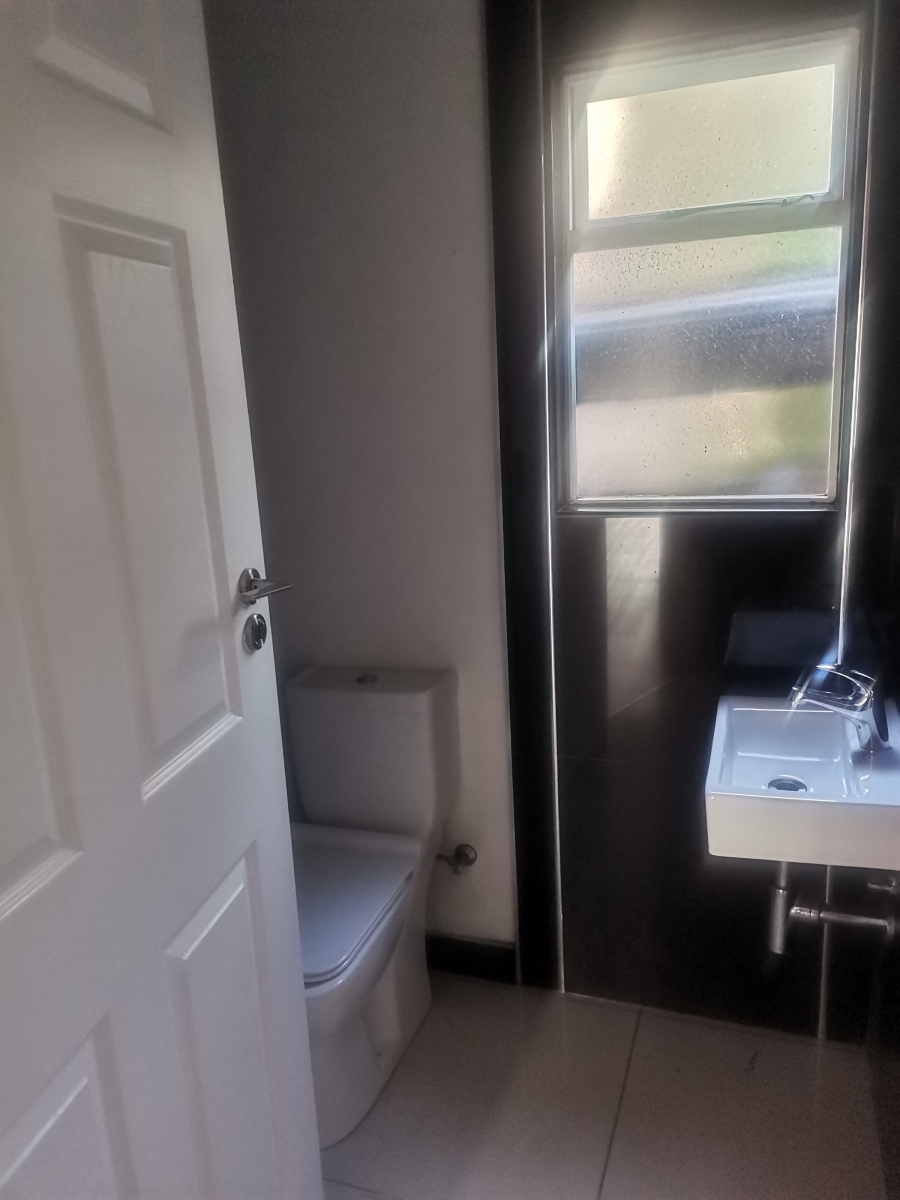 To Let Commercial Property for Rent in Walmer Eastern Cape